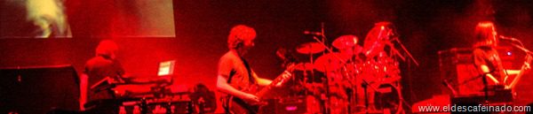 Por Diego Ramos La tarde comenzaba a llenarse de barbas canas, matudos de negro y una atmósfera parecida a una de las rolas de Porcupine Tree. La tarde comenzaba. Con...