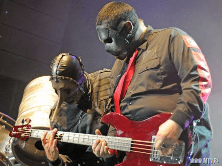 Muere Paul Gray, bajista de Slipknot Por Redacción El Descafeinado El bajista de Slipknot, Paul Dedrick Gray, fue encontrado sin vida este 24 de mayo en la suite del hotel donde se alojaba. Según informan medios...