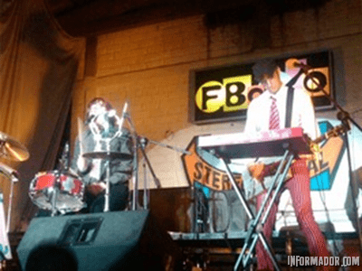 Baile, frenesí y locura: Stereo Total en Guadalajara Por Yizia. 9 de septiembre. F. Bolko Ya eran las 11 de la noche cuando por fin pudimos entrar los ya bastantes asistentes al lugar. Mallas, pantalones entubados, gafas de...