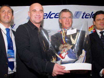 Grandes figuras inauguran estadio de tenis “Telcel” Por Archie. En una emotiva ceremonia a la que acudieron grandes leyendas del tenis mundial el estadio Panamericano de tenis vio la luz de su primer amanecer, Andre Agassi, Jim...