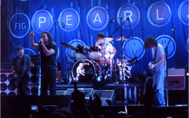 Por Archie (@pablitovazquez1). En plena celebración del 20 aniversario de la banda, Pearl Jam lanzará esta semana un disco recopilatorio de éxitos de la agrupación que incluye 18 canciones grabadas...