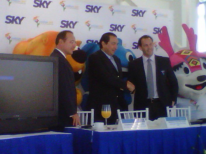 Por Redacción El Descafeinado/En el Área. Fotos Pablo Vázquez. Tras una rueda de prensa celebrada en las instalaciones del Estadio de Tenis Telcel, se anunció que la cadena de televisión...