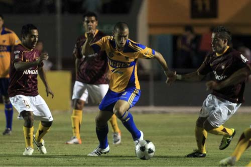 Estudiantes 0-0 Tigres; no se hicieron daño Por Redacción El Descafenado/ En el Área. Foto Femexfut. Estudiantes Tecos ligó su tercer partido sin derrota de manera consecutiva, consiguió mantener en cero su cabaña pese a ser la...