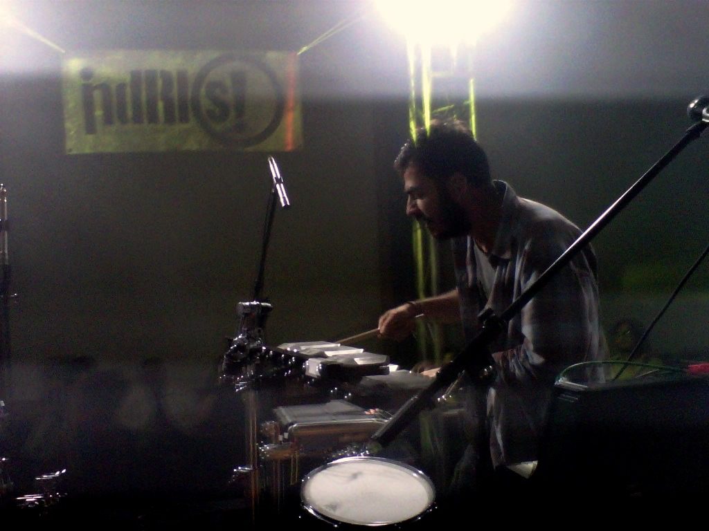 Por Archie (@pablitovazquez1). La irrupción musical de los Bag Raiders en la escena internacional tuvo una escala en la Ciudad de México en el pre aniversario de Indie Rocks para...