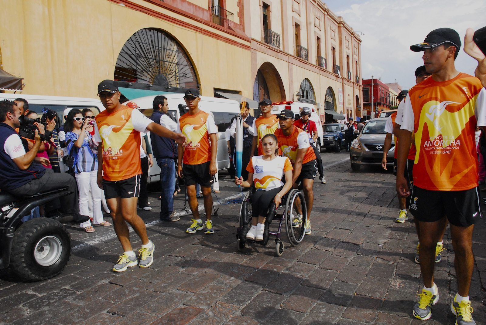 Extiende sus brazos “La Fiesta de América” Por Pablo Vázquez (@pablitovazquez1). Sedes Panamericanas ya aguardan a los deportistas y visitantes El reloj está por detenerse en la cuenta regresiva hacia el 14 de...