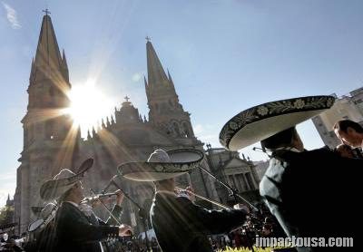 20080717_101151_MARIACHI2_400
