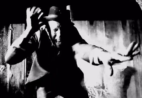 tomwaits_satisfied_clothesbeforehoes