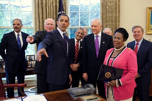 512px-Obama_signing_the_Fair_Sentencing_Act